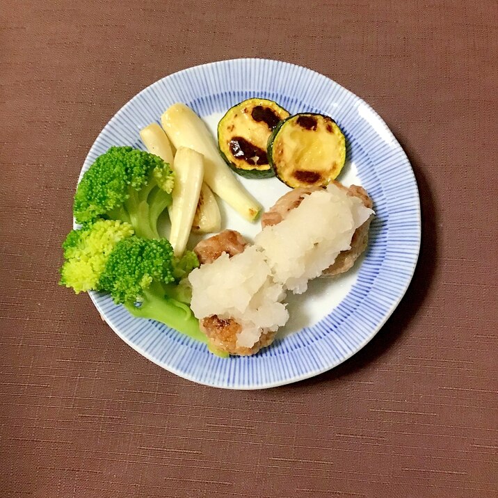 エシャロット入りマグロのおろしハンバーグ。